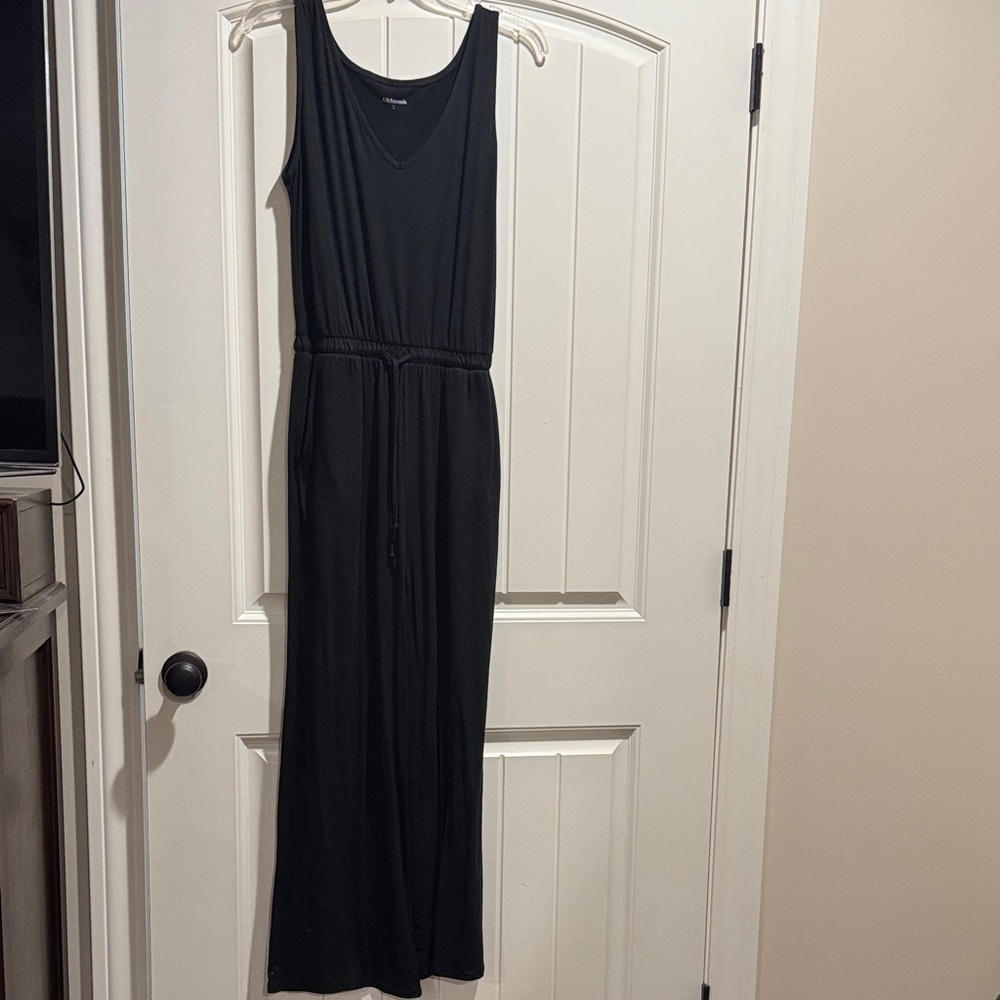 Sleek Black Sleeveless Maxi Jumpsuit with Drawstring Waist